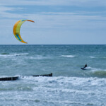 Kitesurfer am Strand von Ahrenshoop
