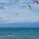 Kitesurfer am Strand von Ahrenshoop